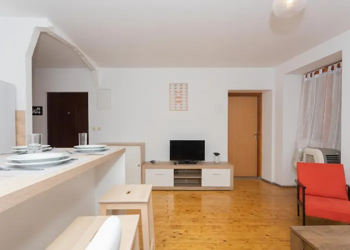 Downtown Danica * 시베니크